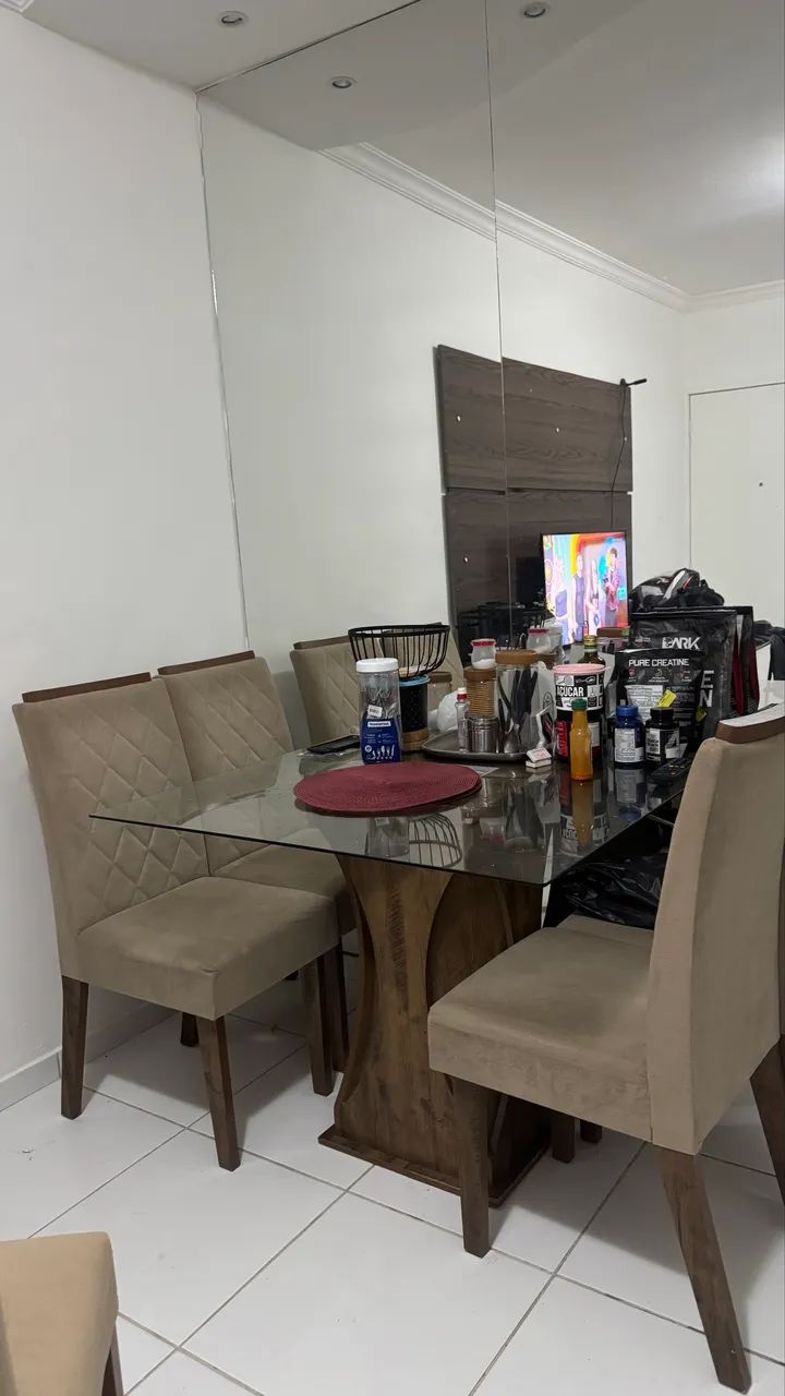 Mesa com 4 cadeiras 