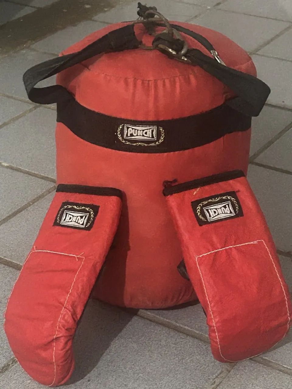 SACO DE PANCADAS PUNCH + LUVAS 