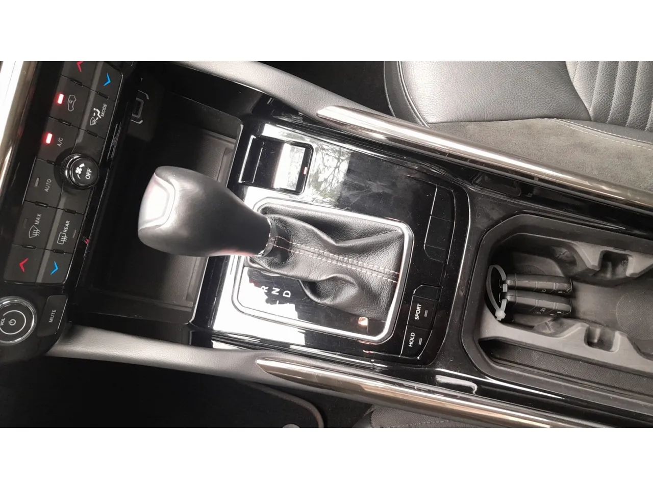 Jeep Commander Limited T270 1.3 TB Flex Aut., foto 11 de 16
