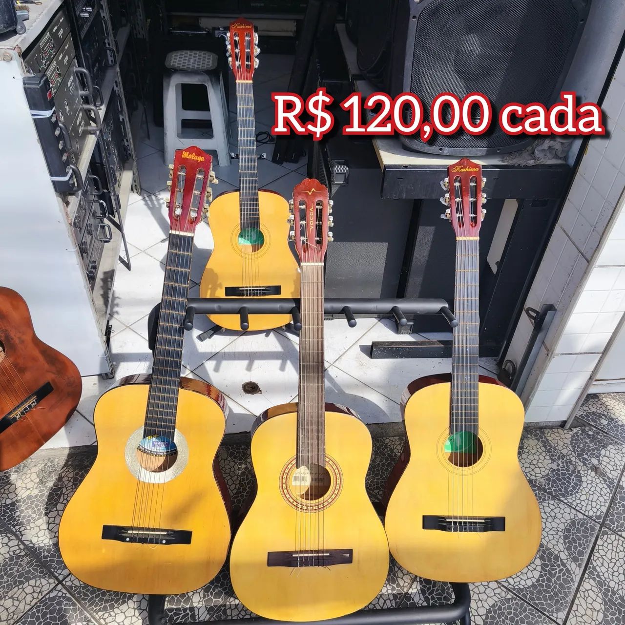 Violão de nylon simples