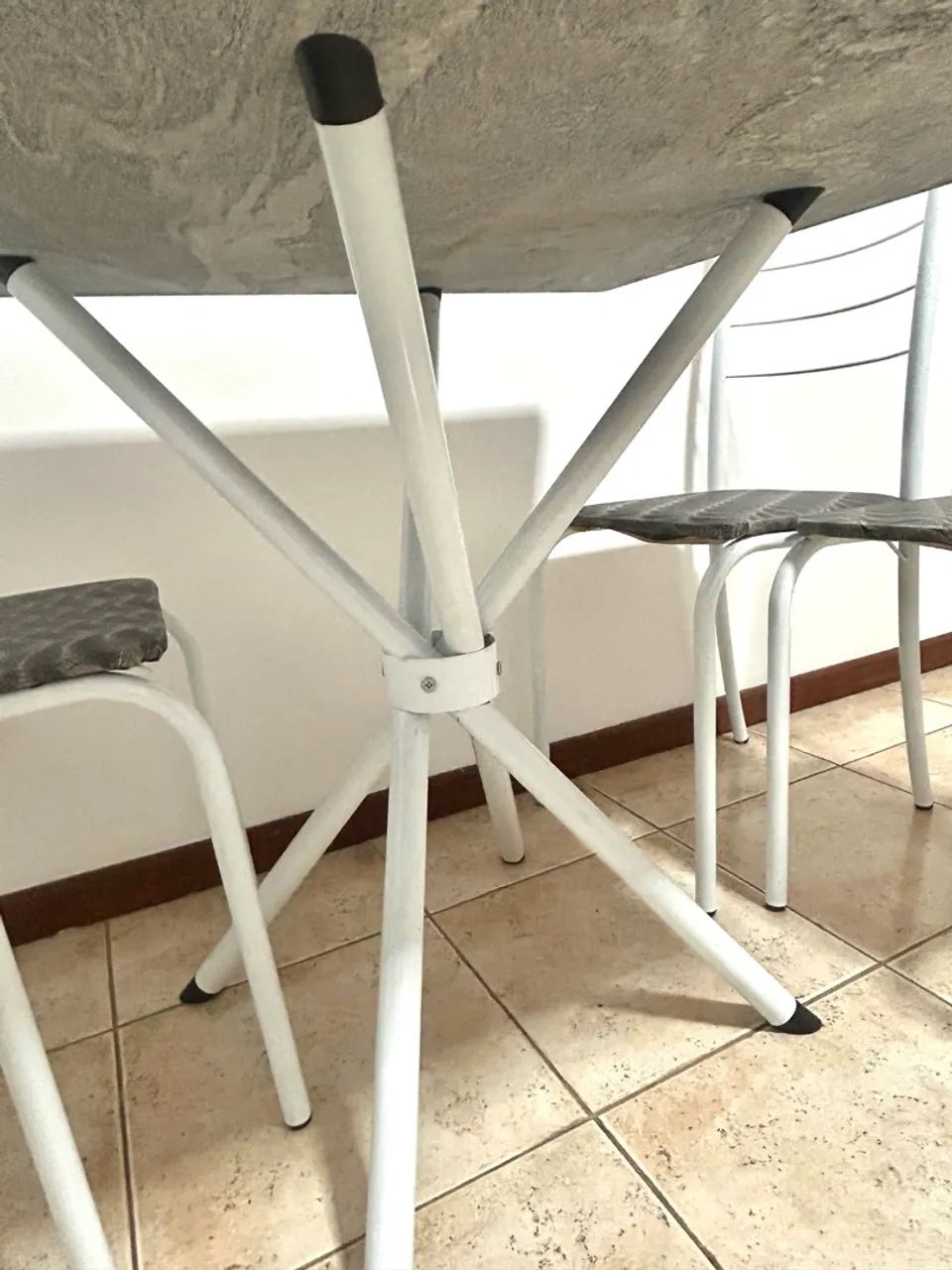 Conjunto mesa de jantar em granito 4 cadeiras  - Foto 4