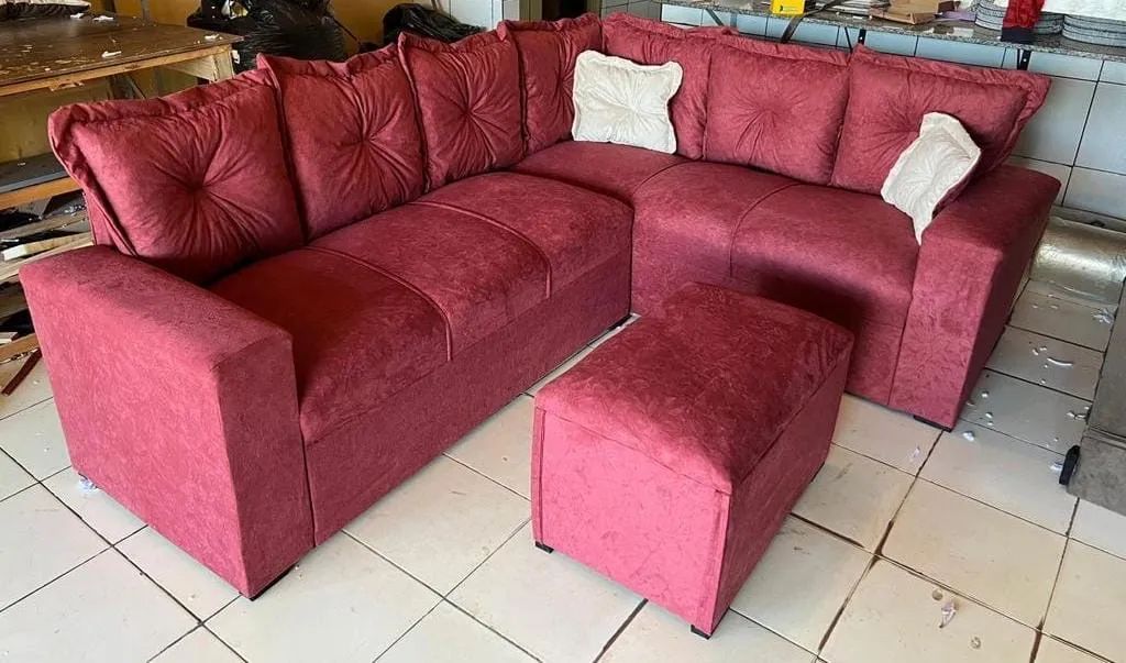 Sofá de canto Pietra com puf 