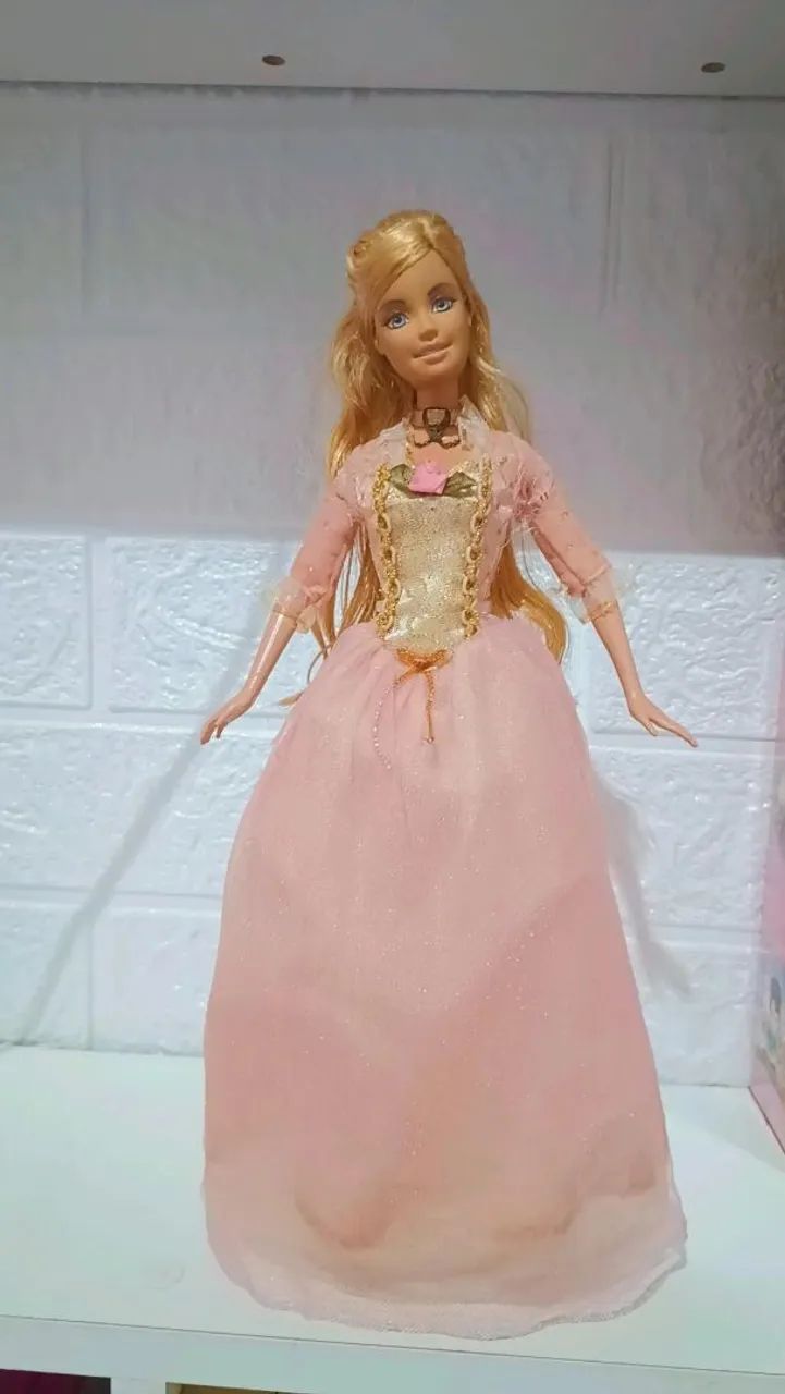 Barbie Anneliese Princesa e plebéia cantando PT