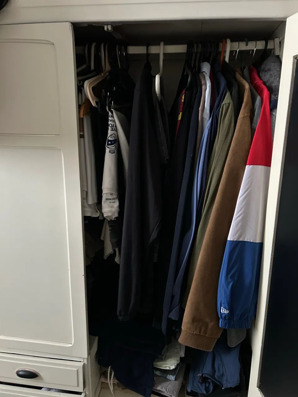 Guarda roupa antigo 