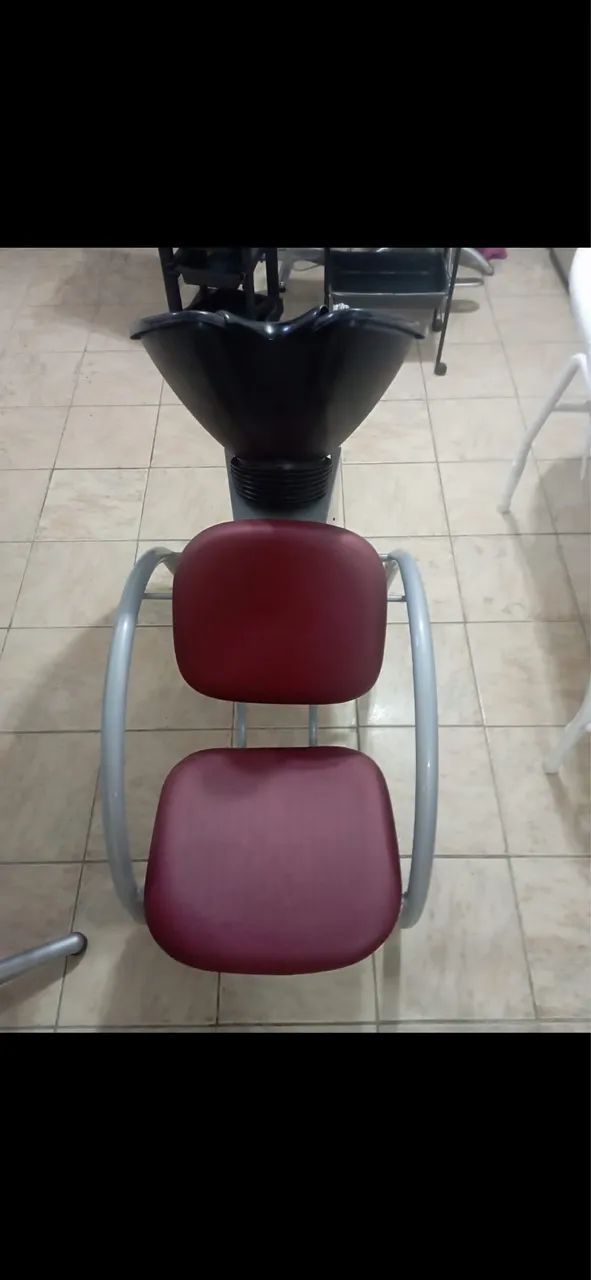 Vendo moveis de salão! 3 cadeiras 2 lavatórios 1 maca  - Foto 4