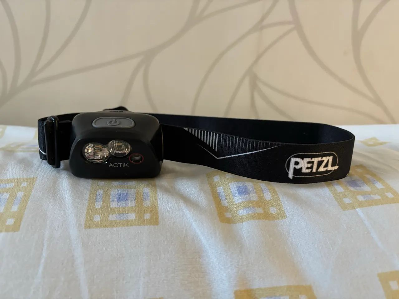 Petzl Lanterna frontal e escovas para escalada. - Foto 6