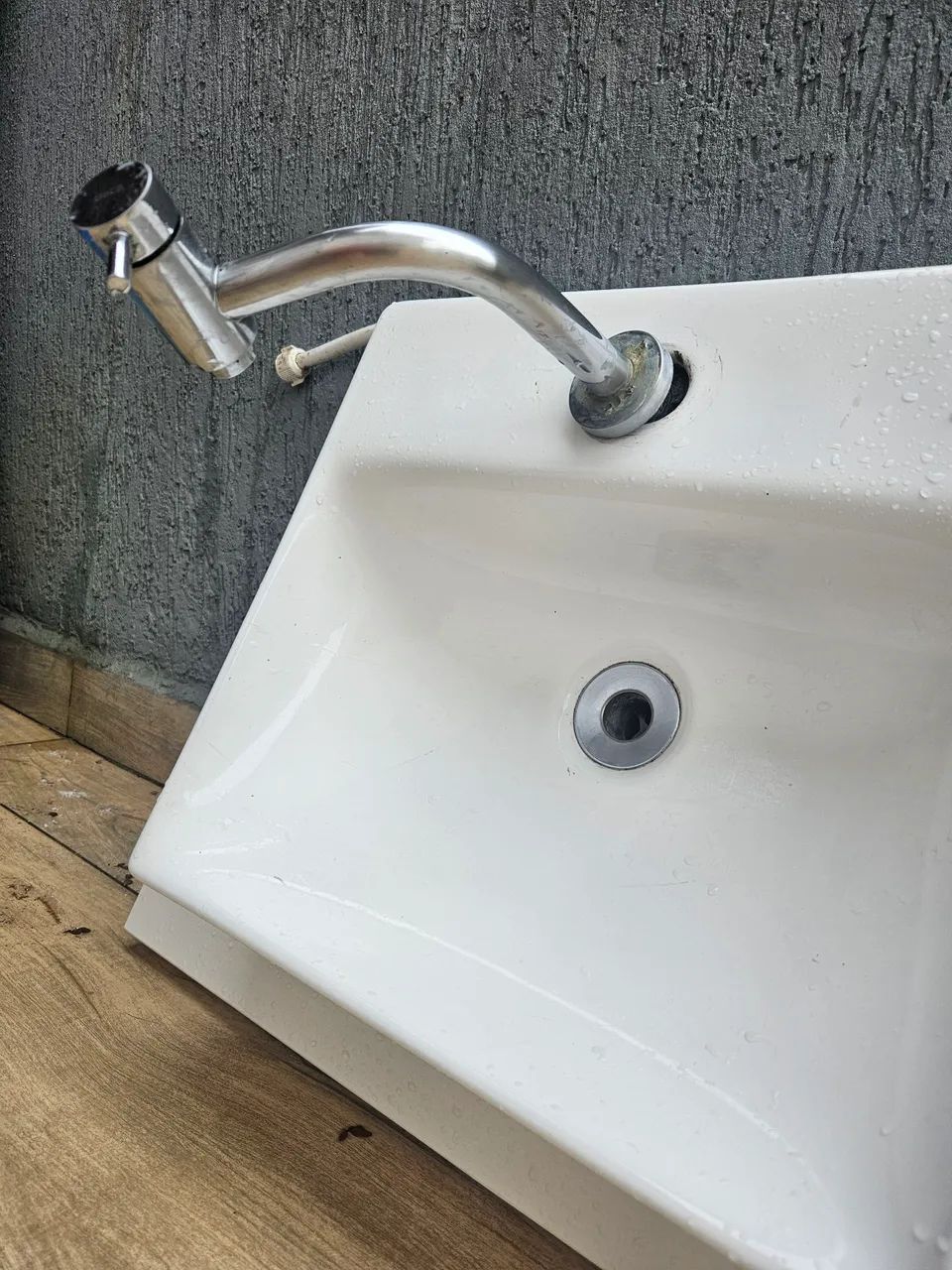 Tampo granito branco para banheiro com armario e torneira  - Foto 2