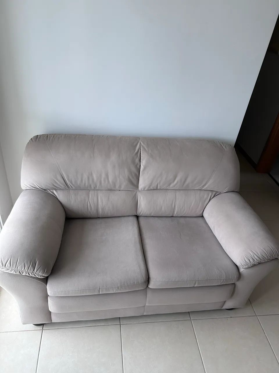 Sofá 2 lugares - bege claro - confortável - pouco uso  - Foto 4