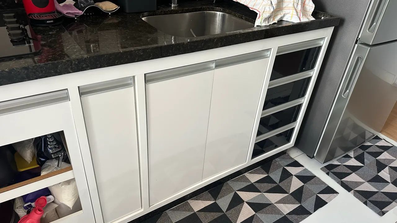 Armários planejado Laca, prateleiras, cocktop, marmore, Cuba e suggar. Cozinha completa.  - Foto 2