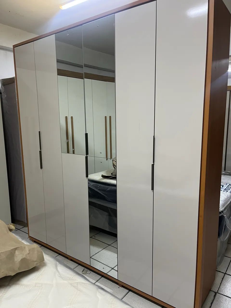 Guarda-roupa de casal com espelho 100%MDF