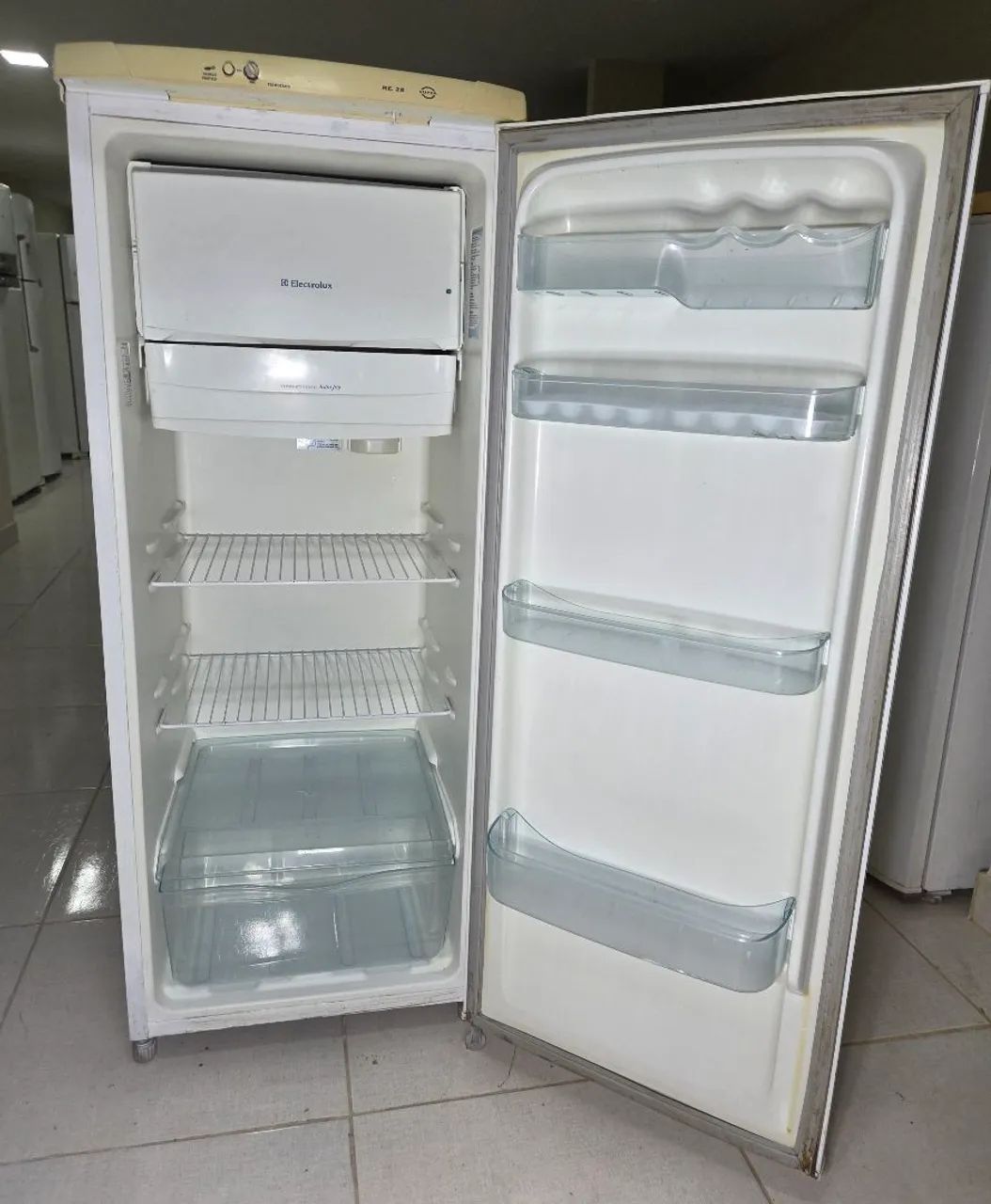 Geladeira Electrolux 240L  - Foto 4