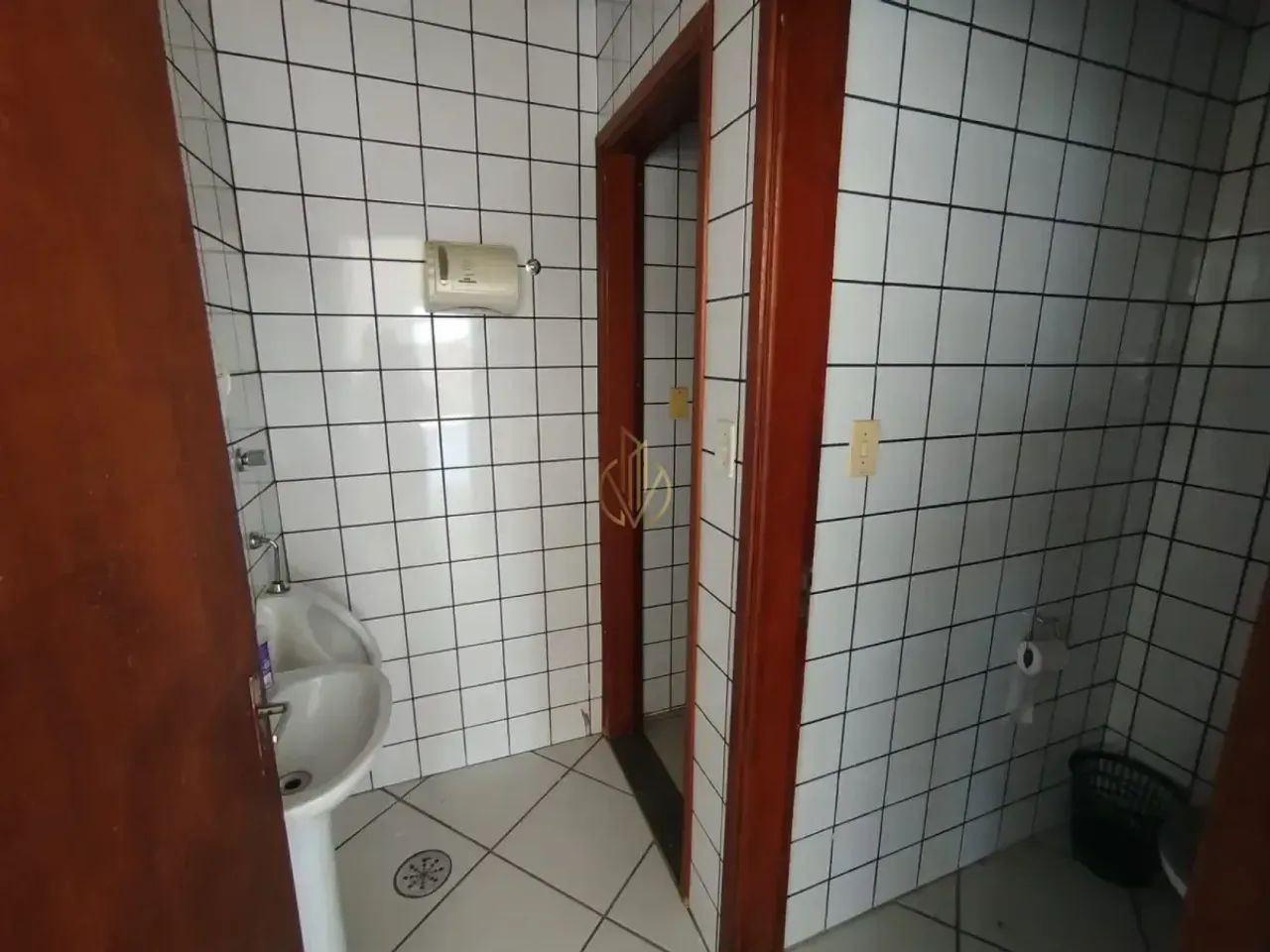 Loja comercial espaçosa 321m² com 2 banheiros na Avenida dos Trabalhadores, Mogi Guaçu - Foto 7