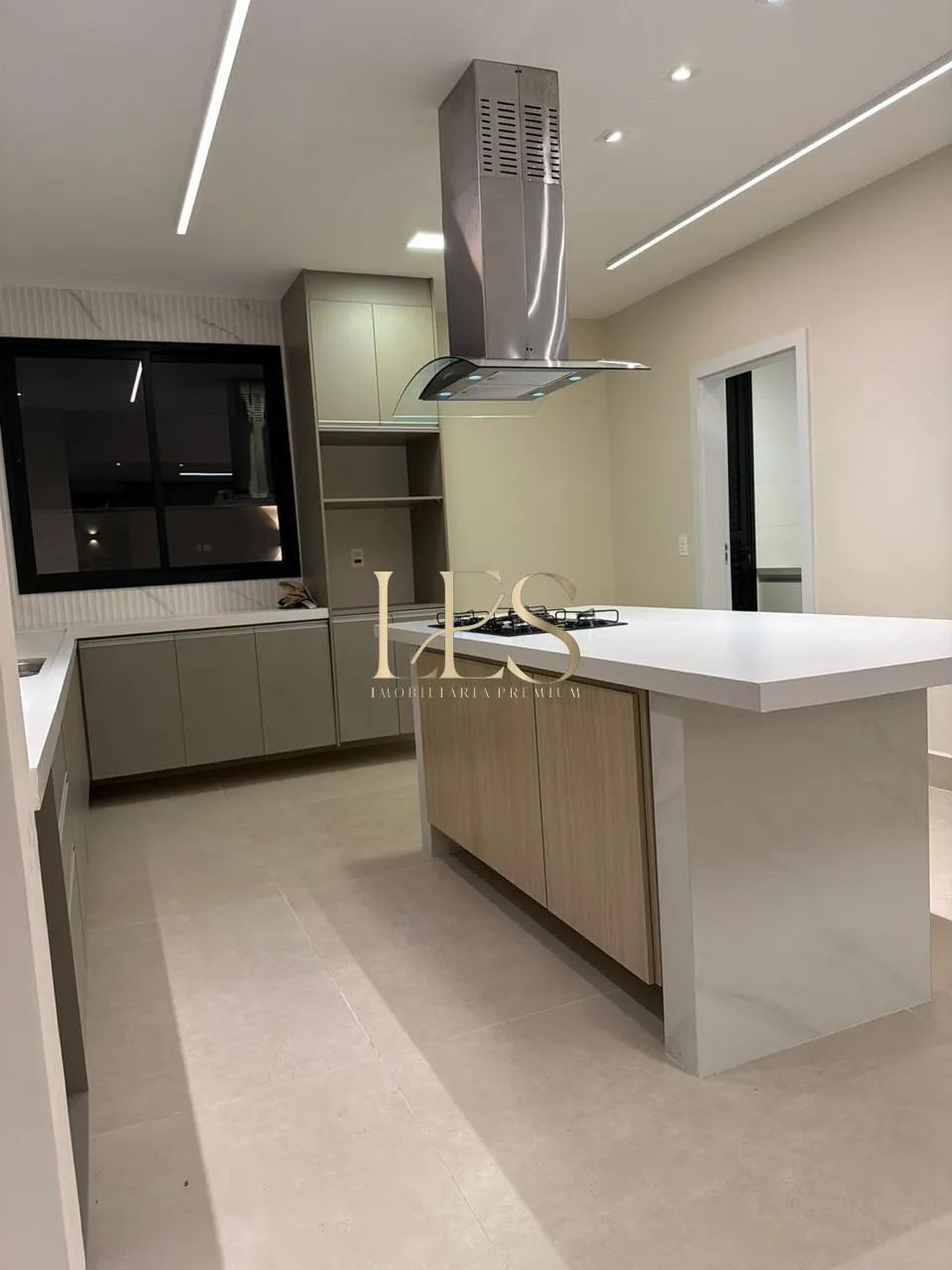 Casa à venda e para alugar em Serra, Jacuhy, com 4 quartos, com 330 m², Alphaville Jacuhy - Foto 4