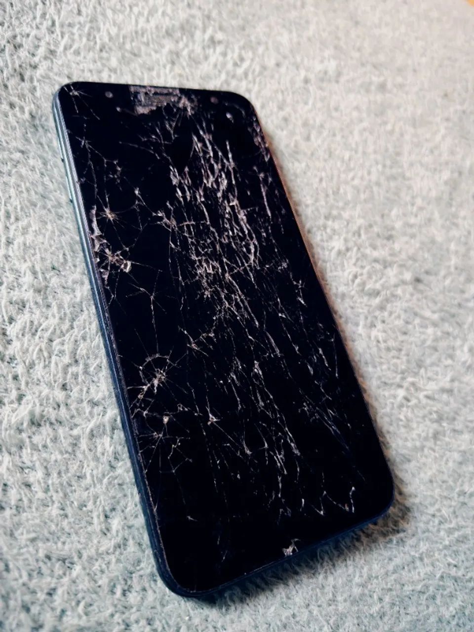 Celular J6 plus, somente com a tela trincada  - Foto 2