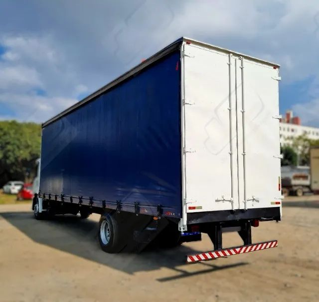 VW 15.180 4x2 Constellation - 2011 (Sider c/ 10 metros) - Foto 7