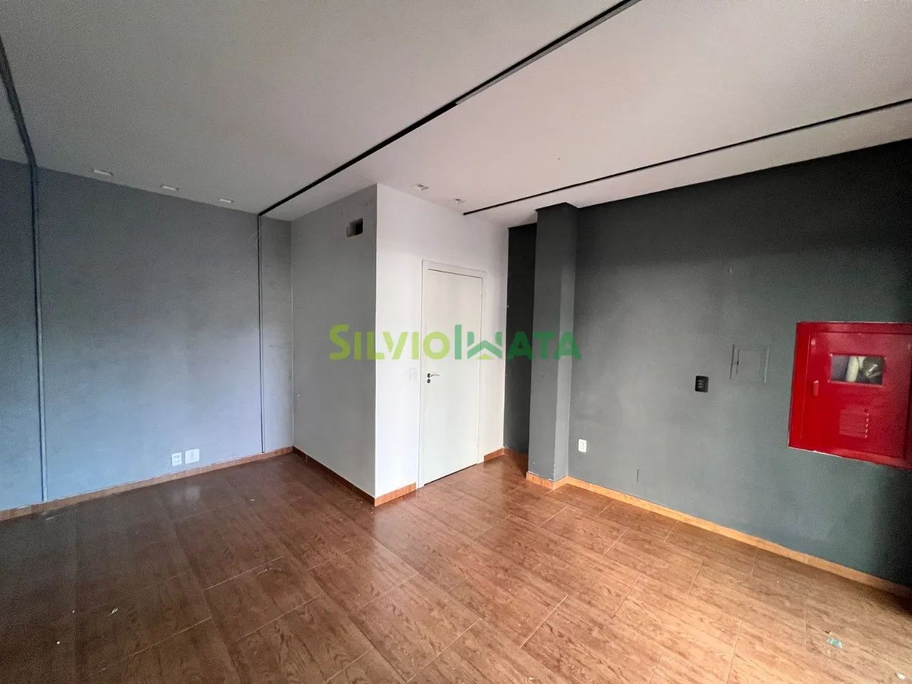 EXCELENTE SALA COMERCIAL NO TÉRREO DO EDIFÍCIO AÇORES, COM 22,45 M² PARA ALUGAR NA ZONA 01 - Foto 4