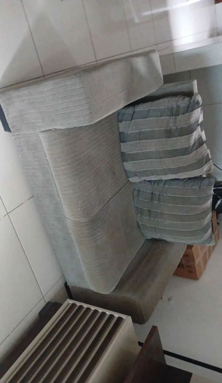 2 sofás (Um com 3 lugares e outro de 2 lugares)  - Foto 2