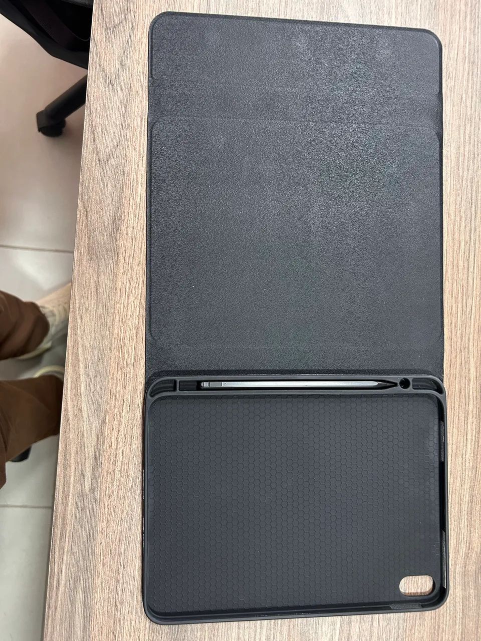 iPad 11ª Geração A16 128GB + Logitech Slim Folio - Bateria 98% - Foto 4