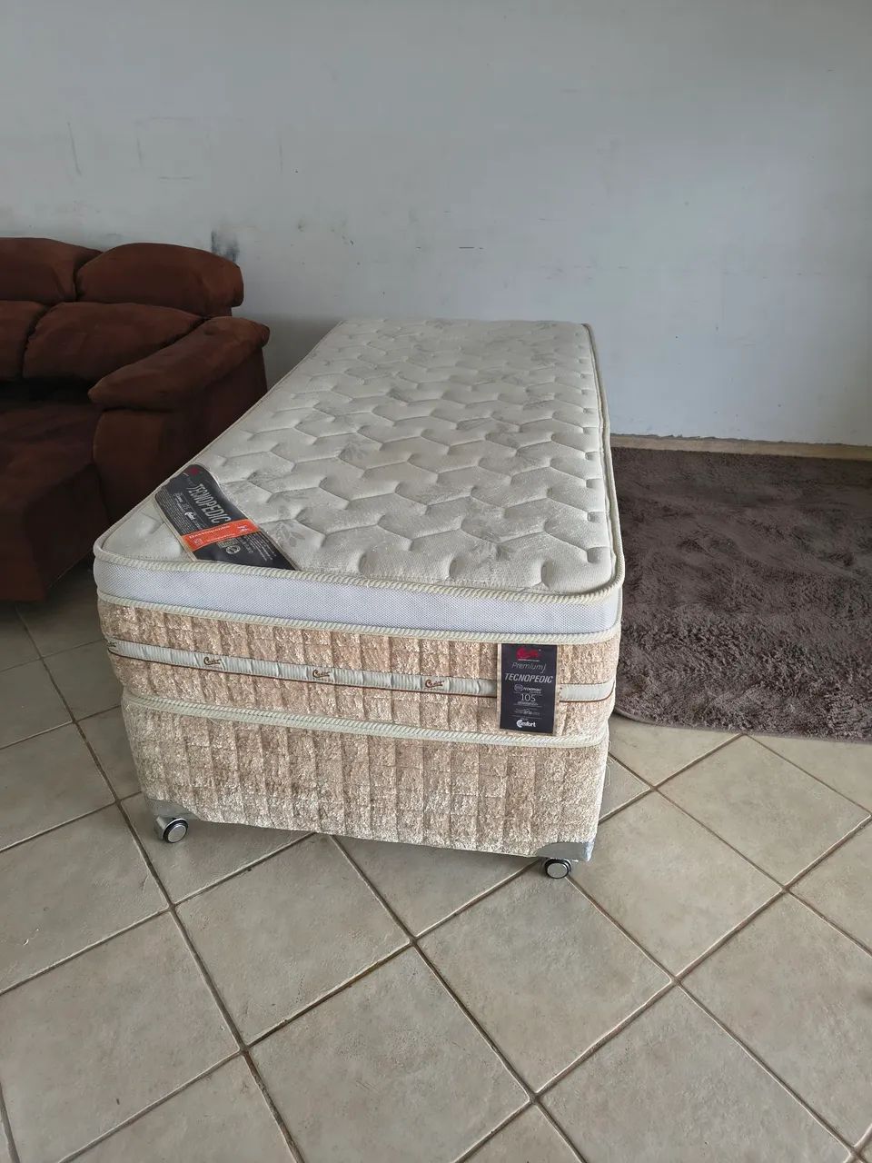 Cama box solteiro castor base mais colchão molas ensacadas com rodinhas (entrego com taxa) - Foto 2