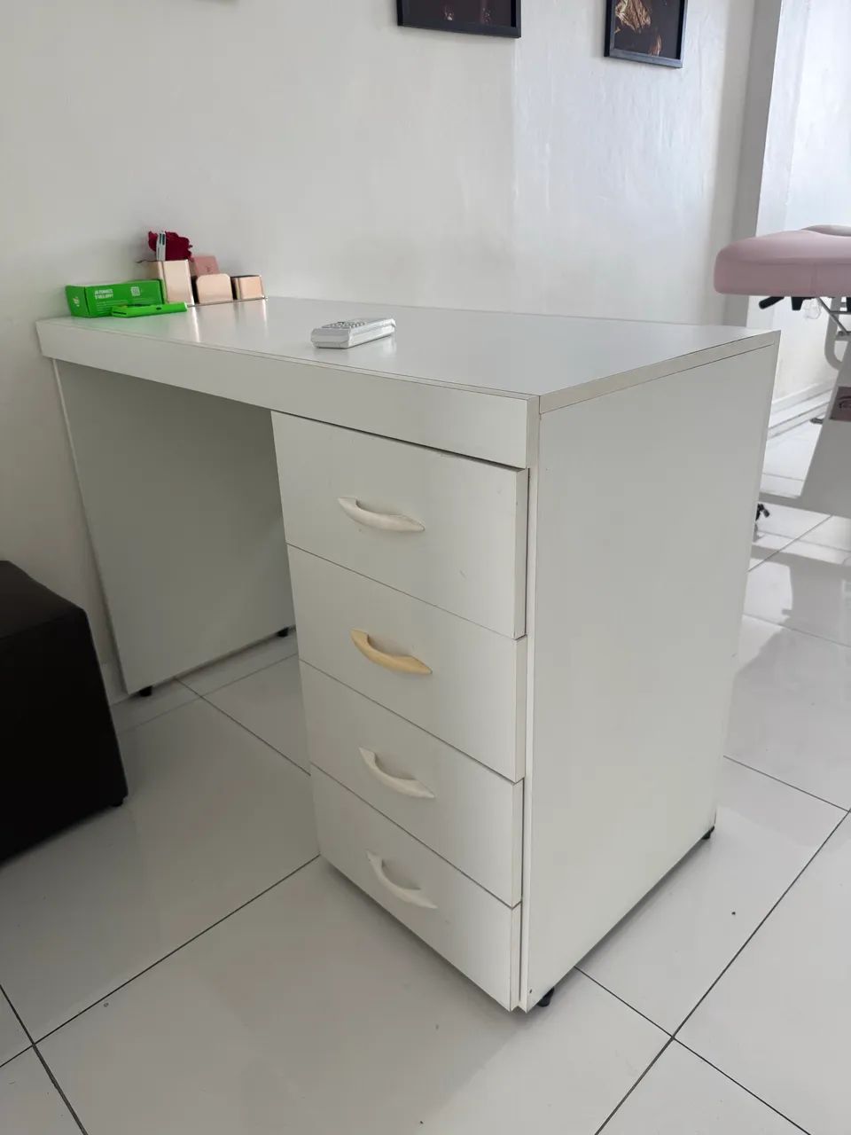 Mesa de escritório com gaveta MDF