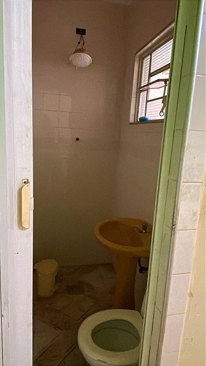 URGENTE- Vende-se Sobrado Amplo e Bem Localizado - Foto 3