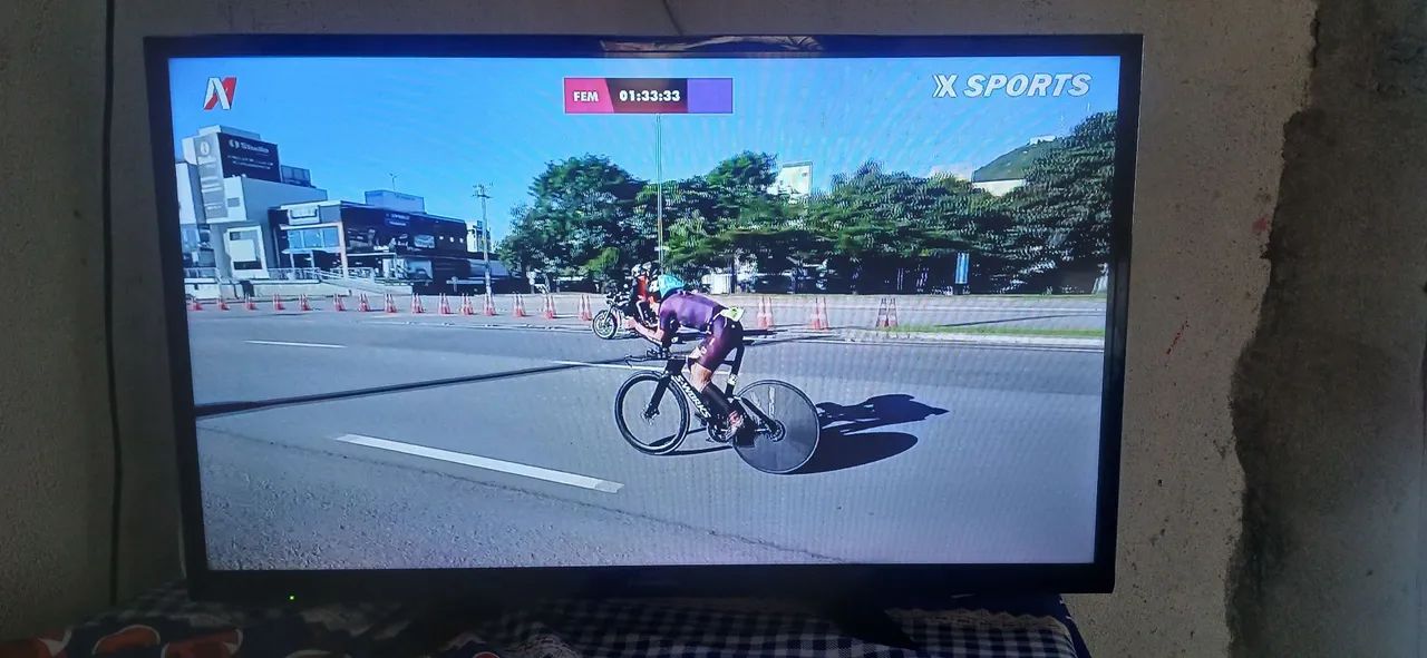 Vendo essa TV smart panasonic 32 polegadas funciona tudo perfeitamente  - Foto 3