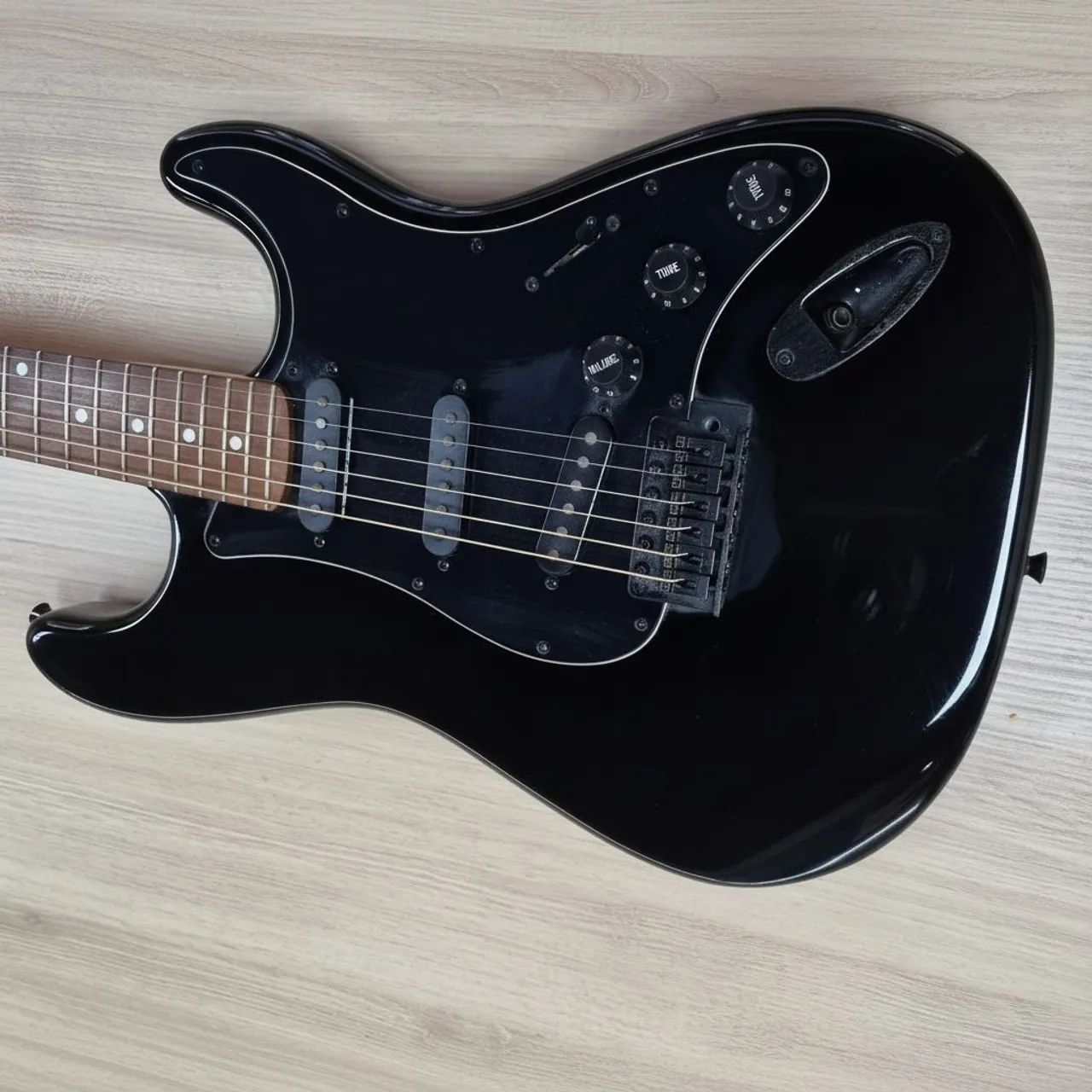 GUITARRA STRATOCASTER Memphis mg37