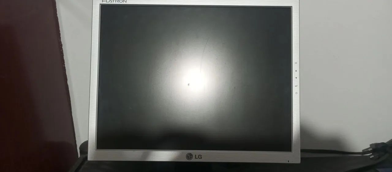 Monitor de Pc LG com cabo VGA completo  - Foto 2