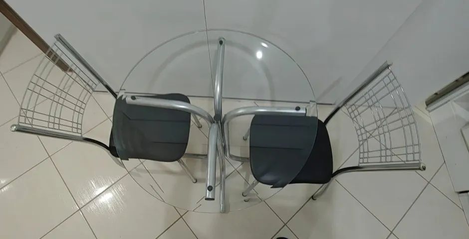 Mesa Redonda em Vidro + 2 Cadeiras - Cromada - Foto 4