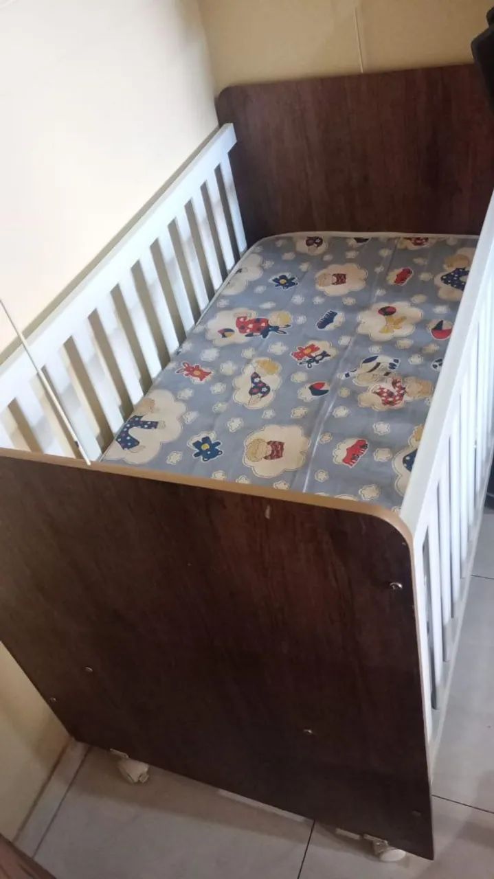 Berço semi novo 