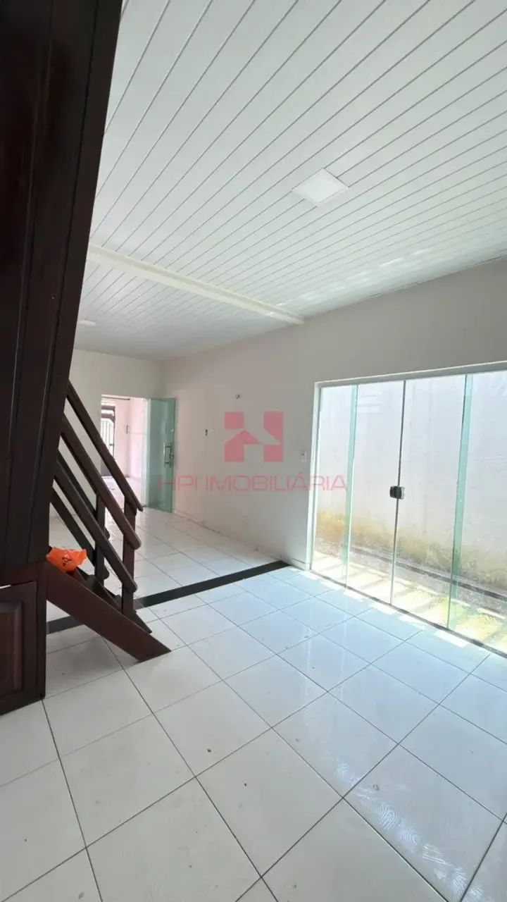 Casa ampla com 3 suítes   À vista!