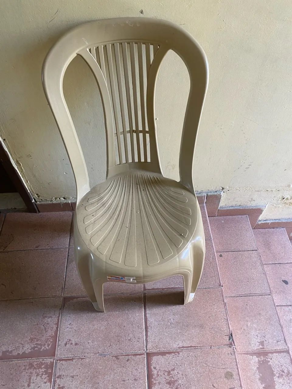 Cadeira de plástico 
