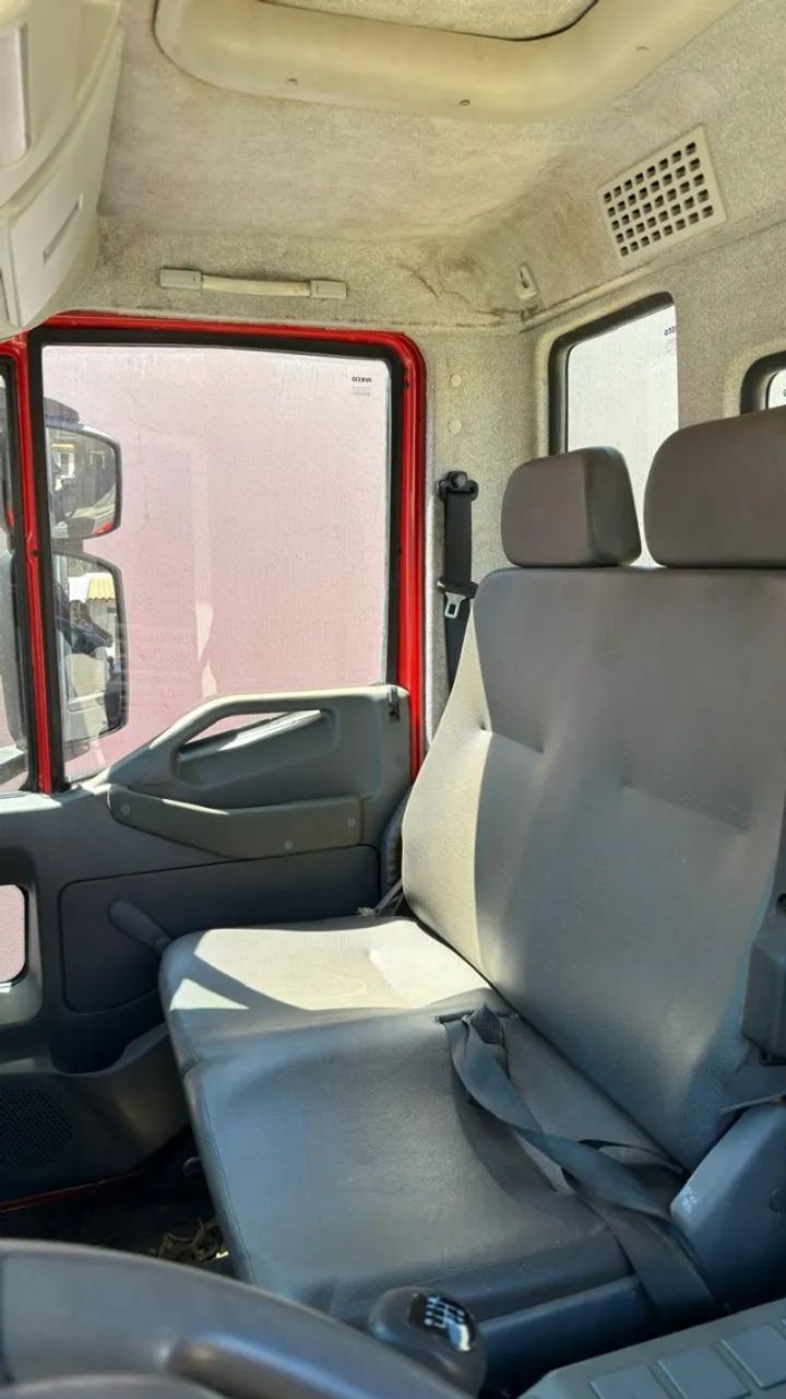 Cabine completa Iveco Tector com chassis, eixo, bancos, interna - Foto 4