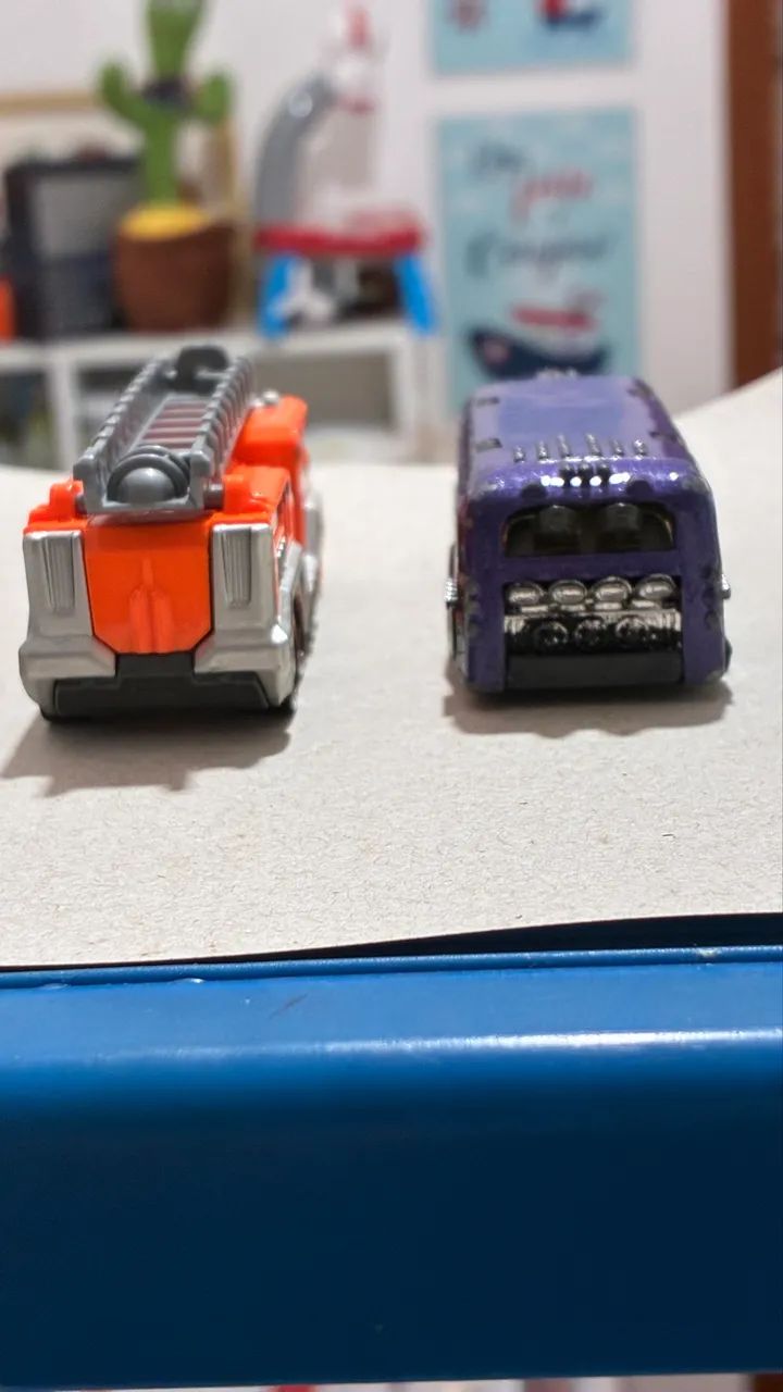 Dupla 5 Alarm + Surfin? School Bus Hot Wheels  - Foto 5