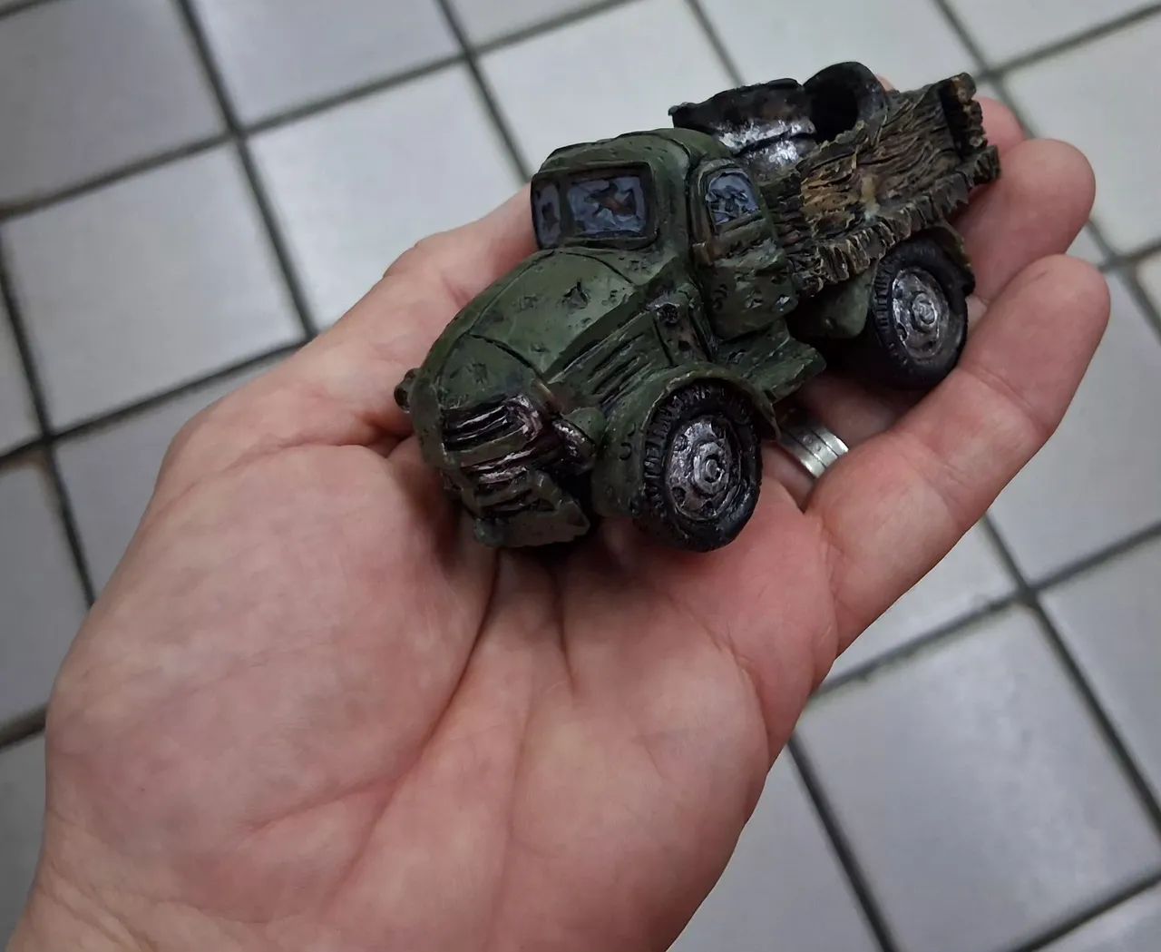 Miniatura de caminhão em resina - Foto 3