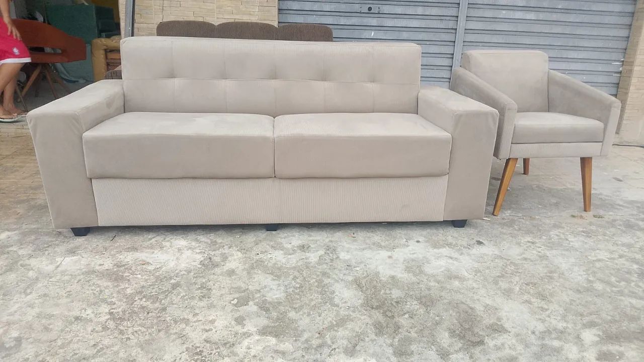 Sofá + poltrona disponível 