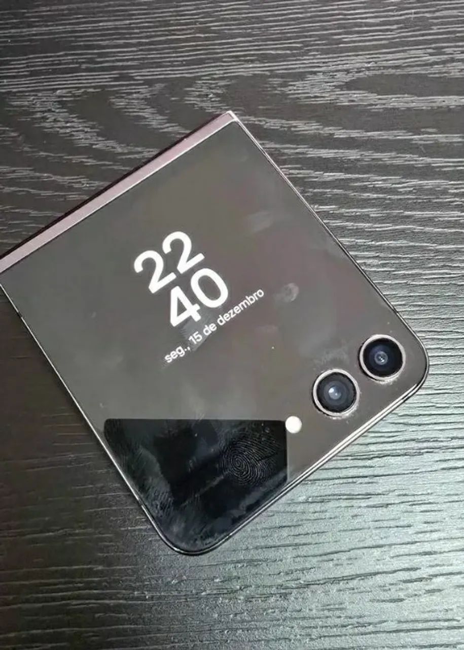 Samsung Z flip 5  500 GB  - Foto 2