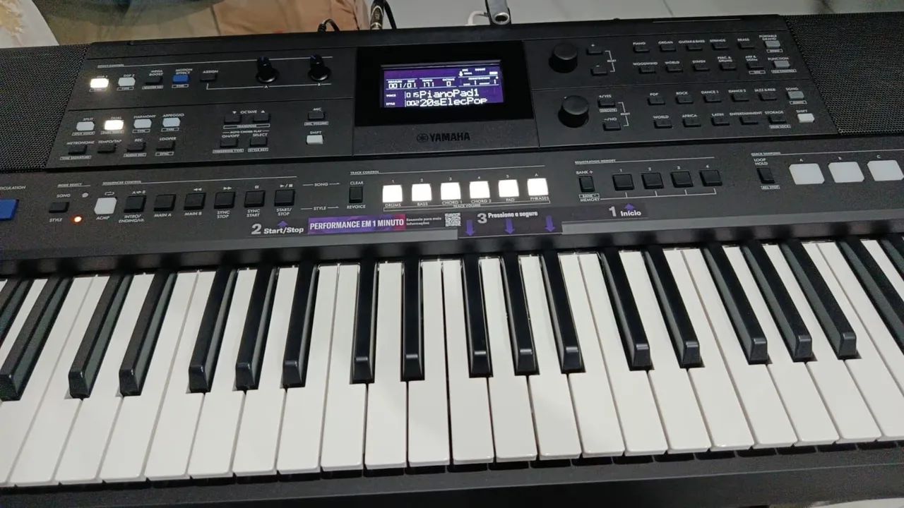 Yamaha PSR e583