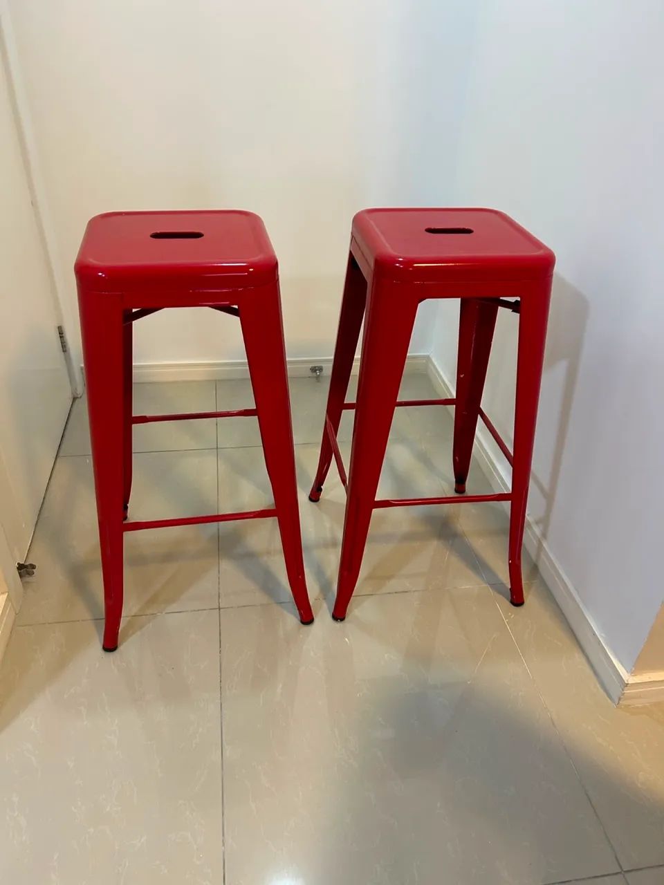 Vendo 2 banquetas em perfeito estado 