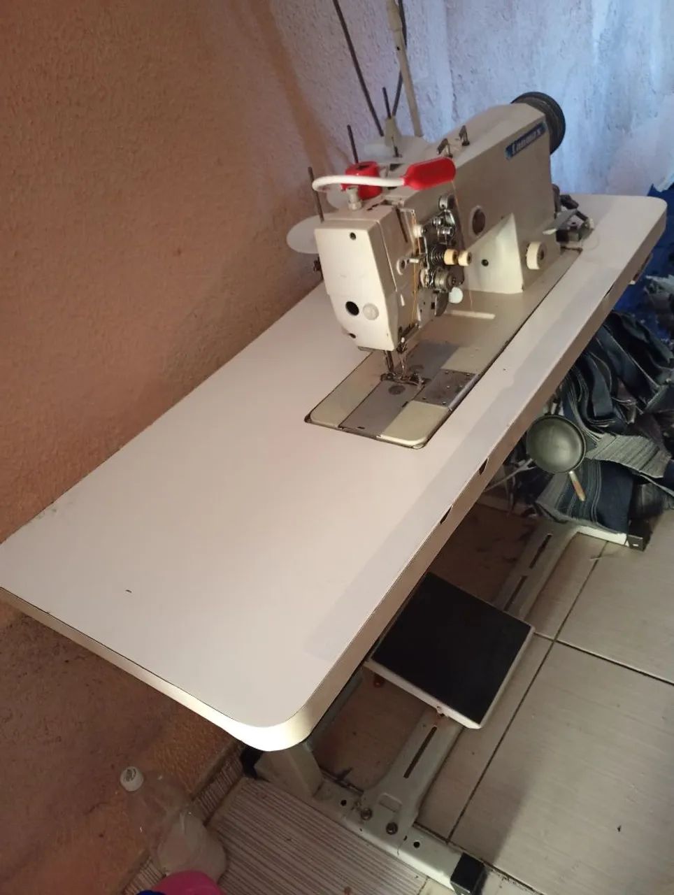 Vendo uma máquina duas agulhas  - Foto 4