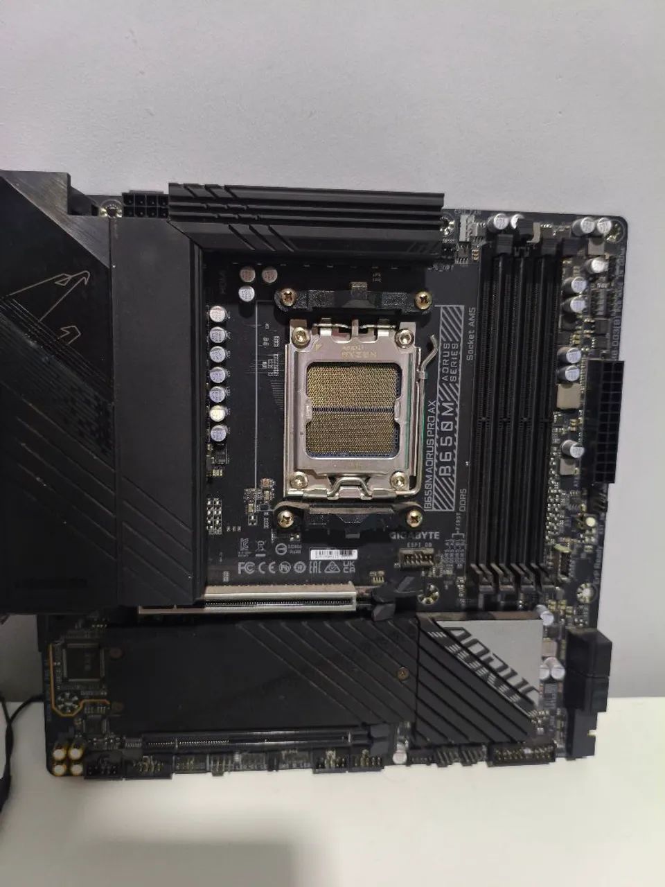 Placa mãe am5 b650m Aorus - Foto 3