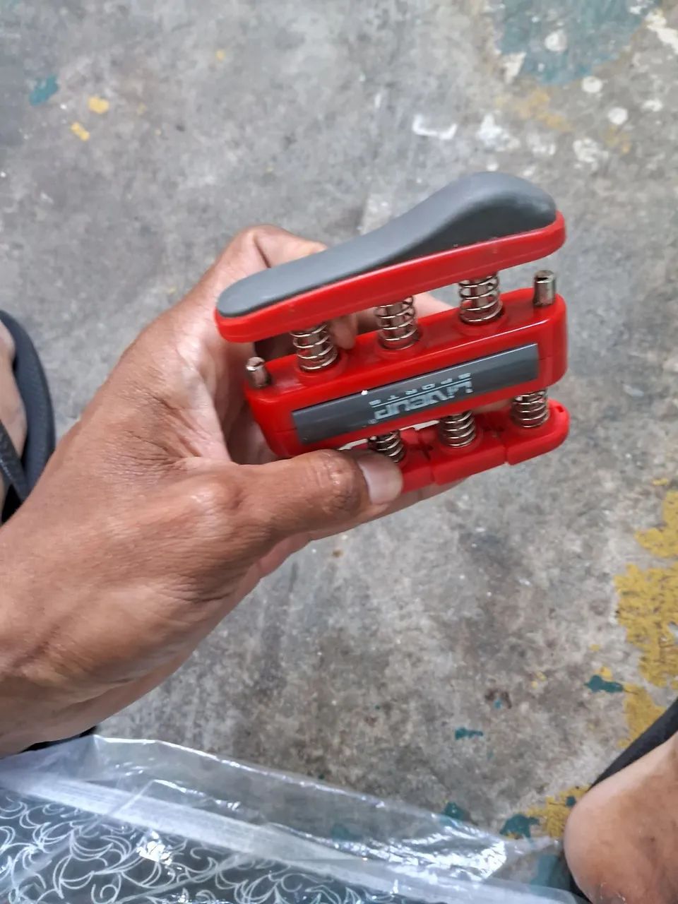 Exercitador de dedos semi novo - Foto 3