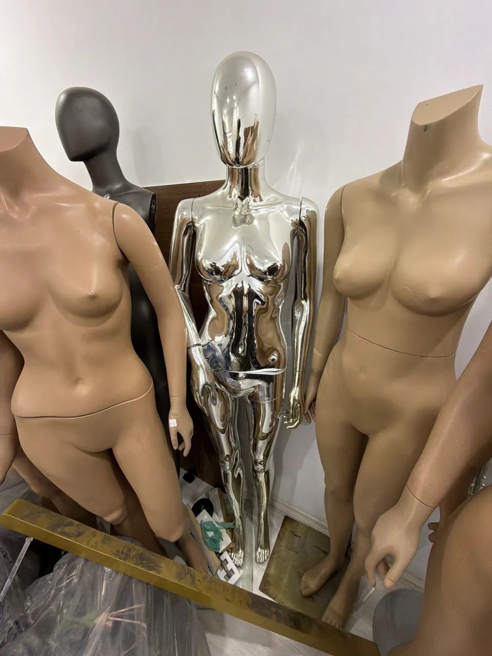 Manequim Feminino Cromado - Foto 2