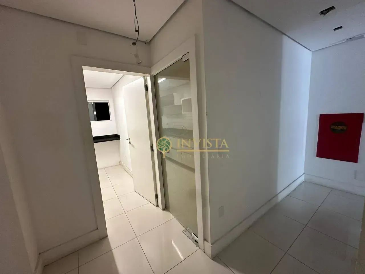 Sala comercial com 120m² - Locação no bairro Saco Grande. - Foto 3