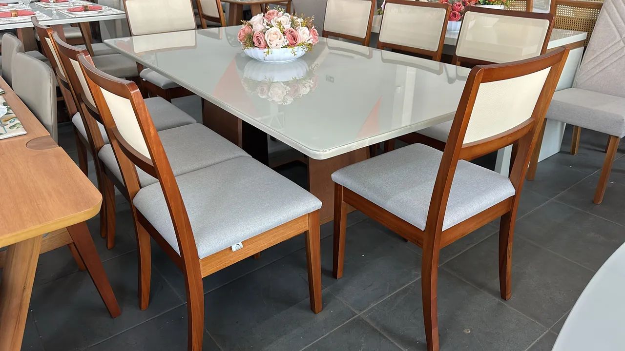 Mesa nova de madeira maciça