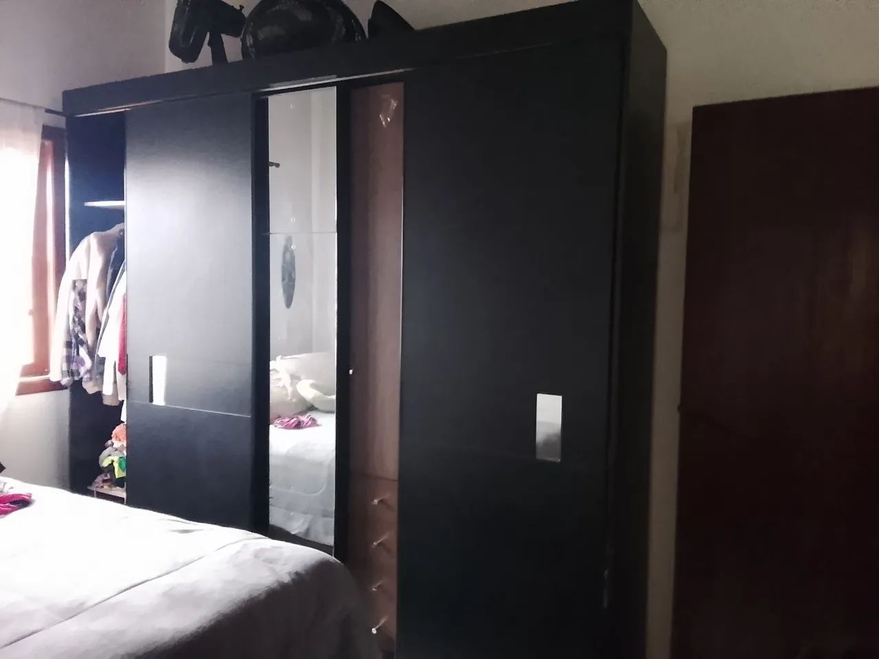 Guarda roupa semi-novo 