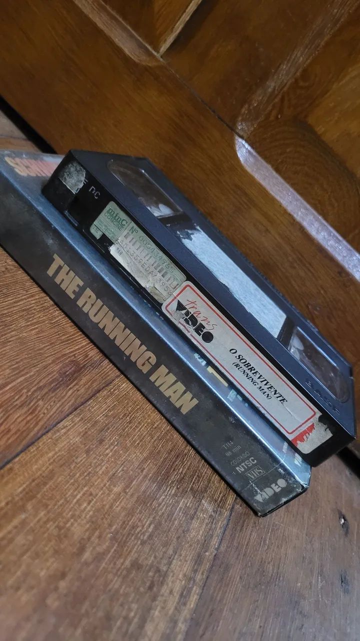 VHS  FILME O SOBREVIVENTE ARNOLD SCHWARZENEGGER - Foto 3