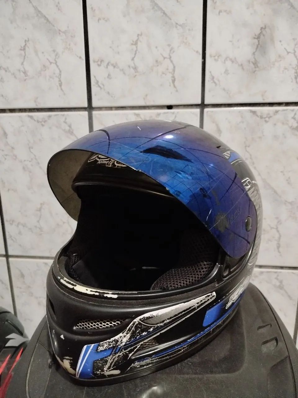 VENDO CAPA DE CHUVA + CAPACETES - Foto 4