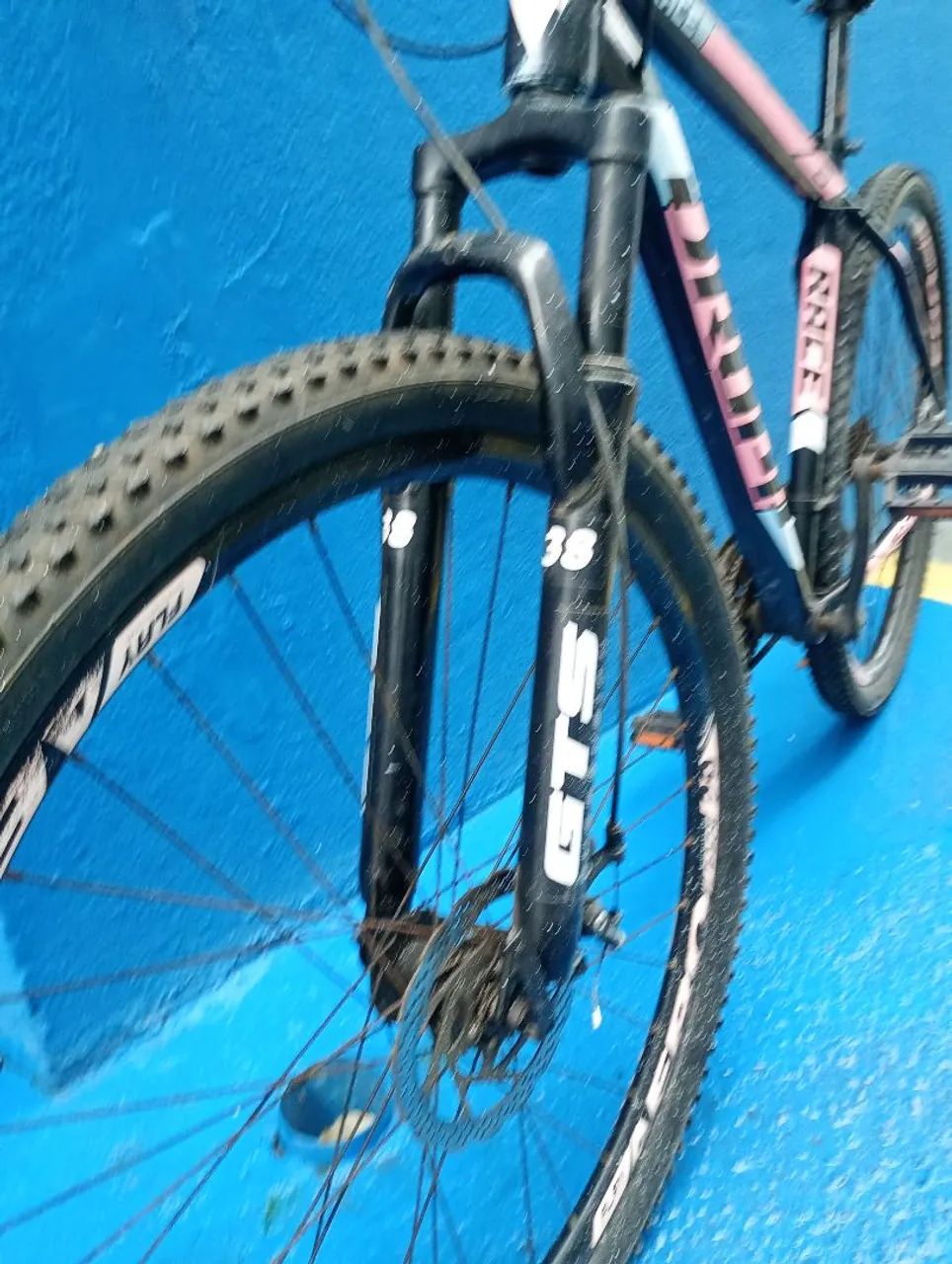 Bike aro 29 freios disco  - Foto 4