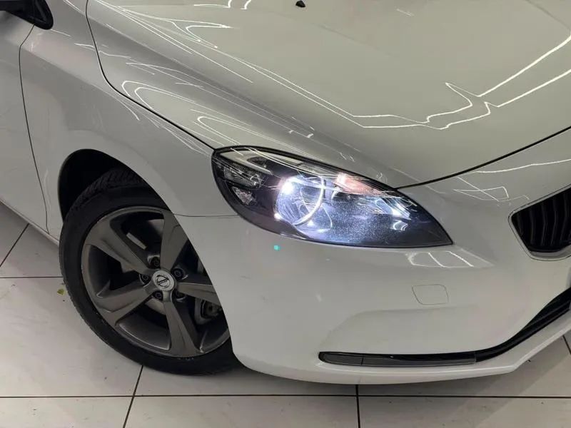 Volvo V40 T-4 KINETIC 2.0 Aut., foto 3 de 14